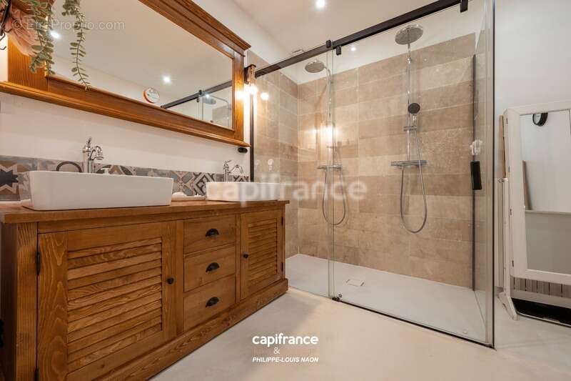 Superbe demeure rénovée avec 5 chambres, un double garage et une piscine ! - photo 10