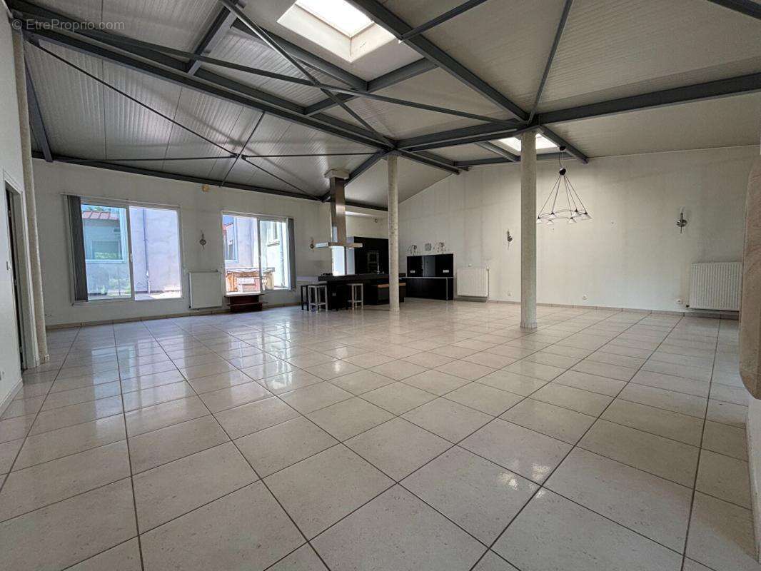 ensemble  immobilier local commercial + habitation de caractére 6 pièce(s) 210 m2 - photo 3