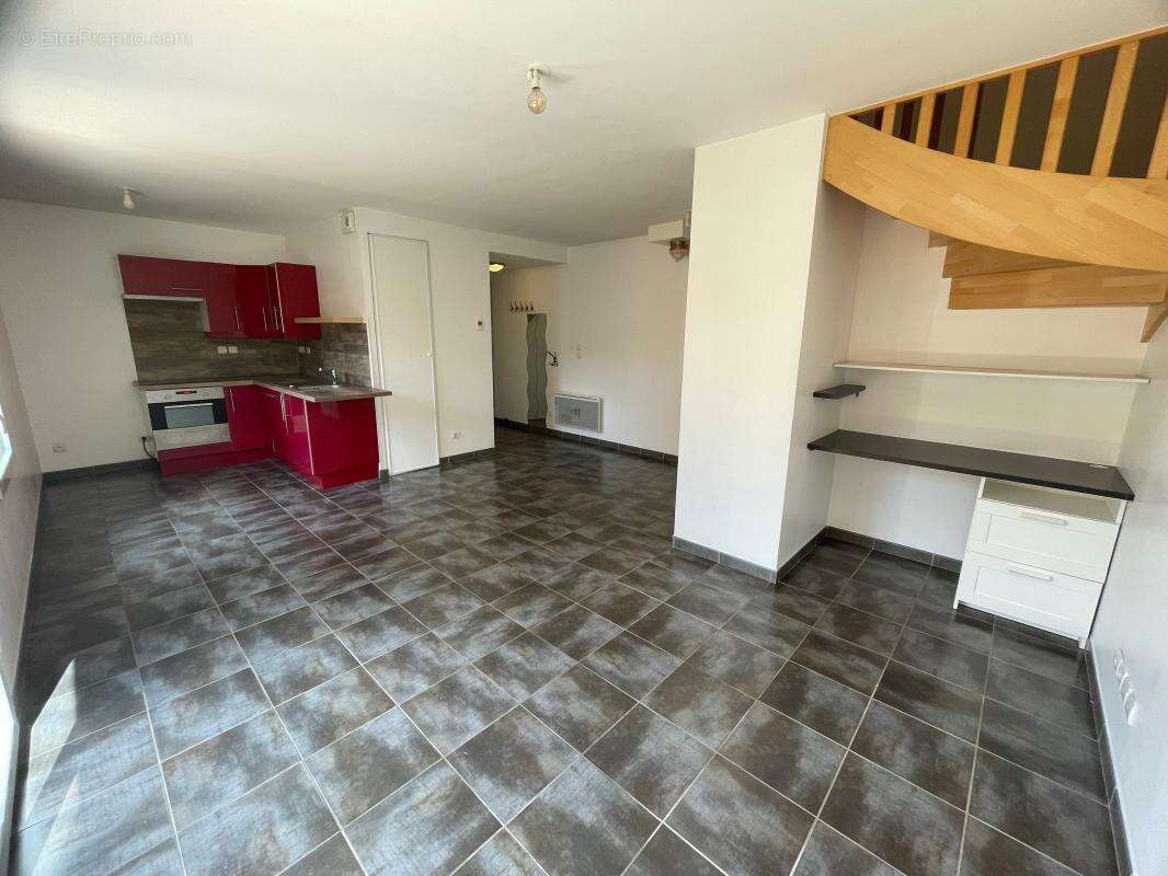 Appartement à ANTHON