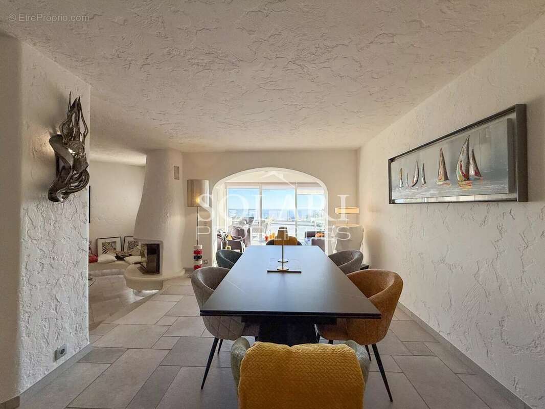 Maison à MANDELIEU-LA-NAPOULE