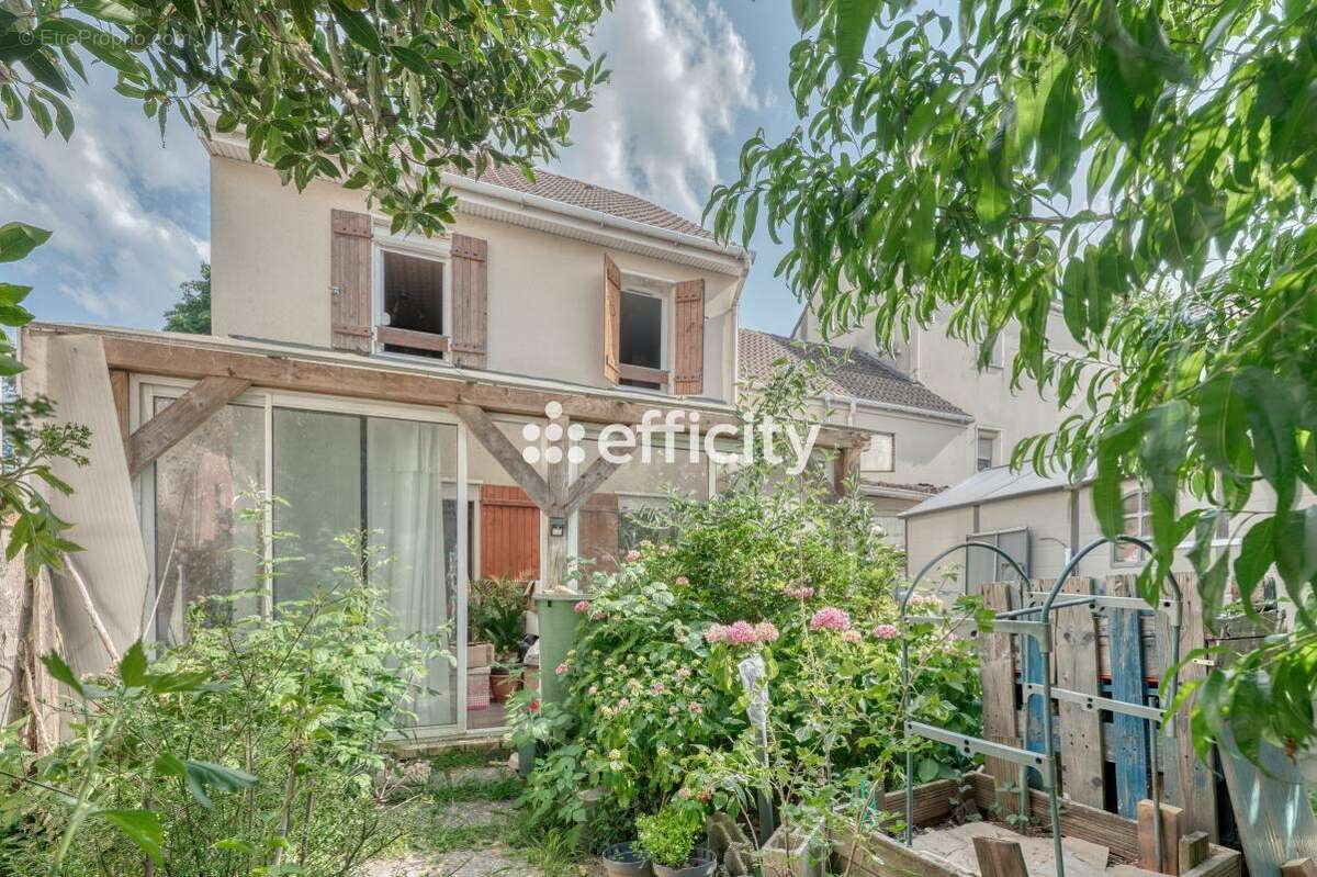 Maison à SAINT-PIERRE-DU-PERRAY