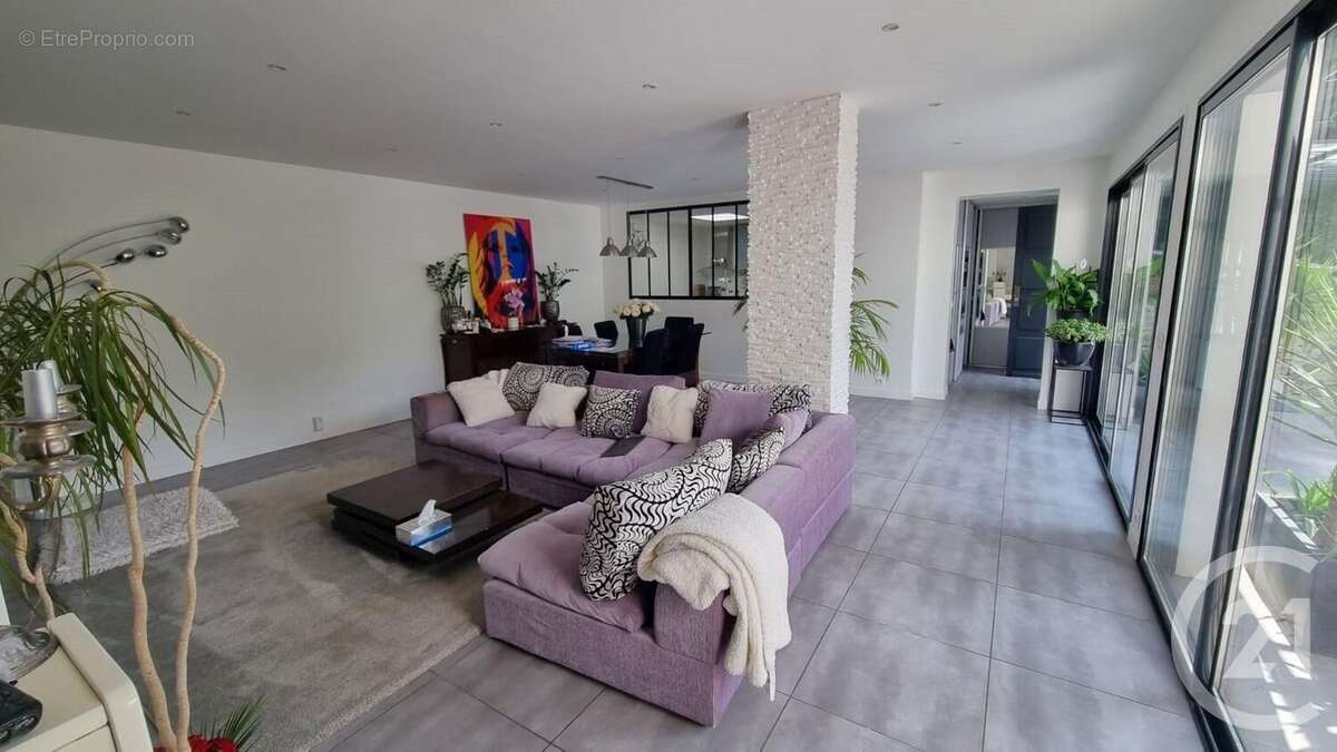 Maison à SAINT-MAUR-DES-FOSSES