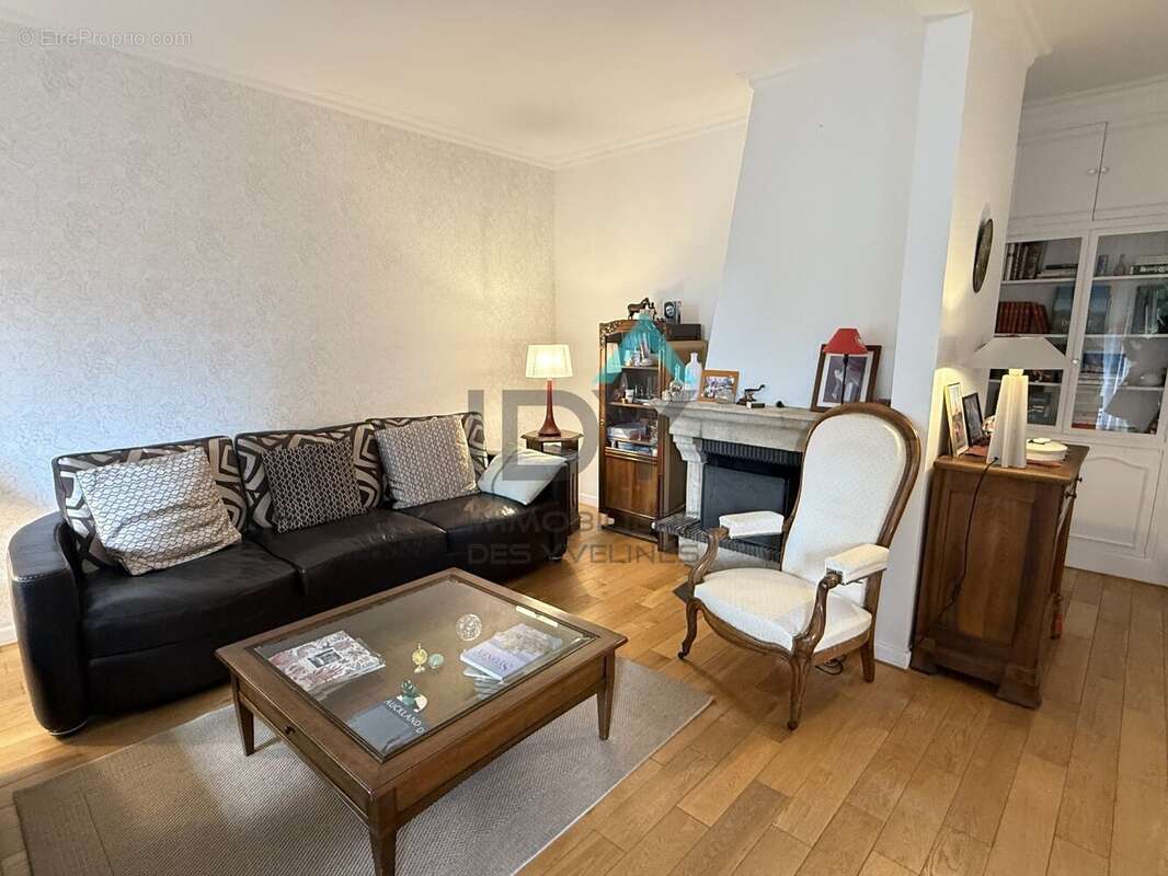 Appartement à LE MESNIL-LE-ROI