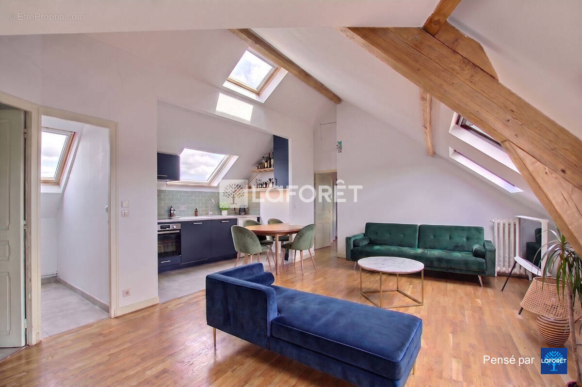 Appartement à COURBEVOIE