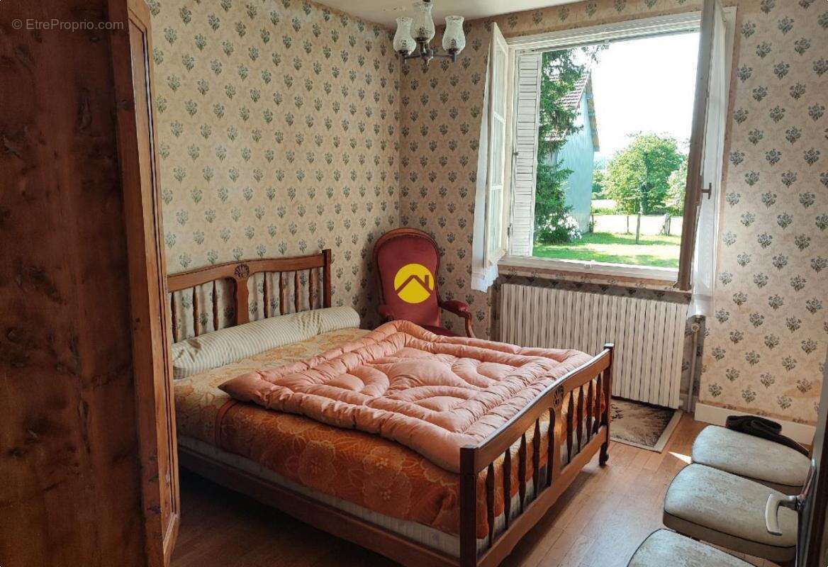 Maison à SAINT-DENIS-DE-JOUHET