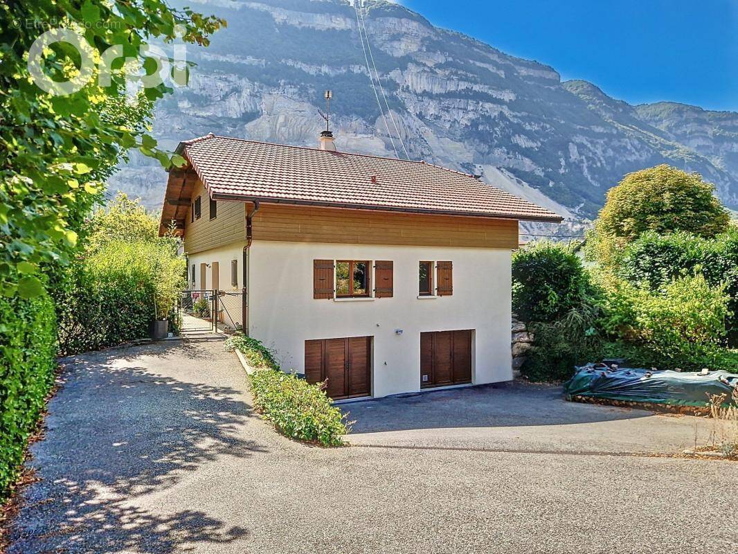 Maison à ETREMBIERES