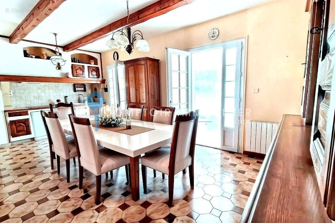 Maison à CRUVIERS-LASCOURS