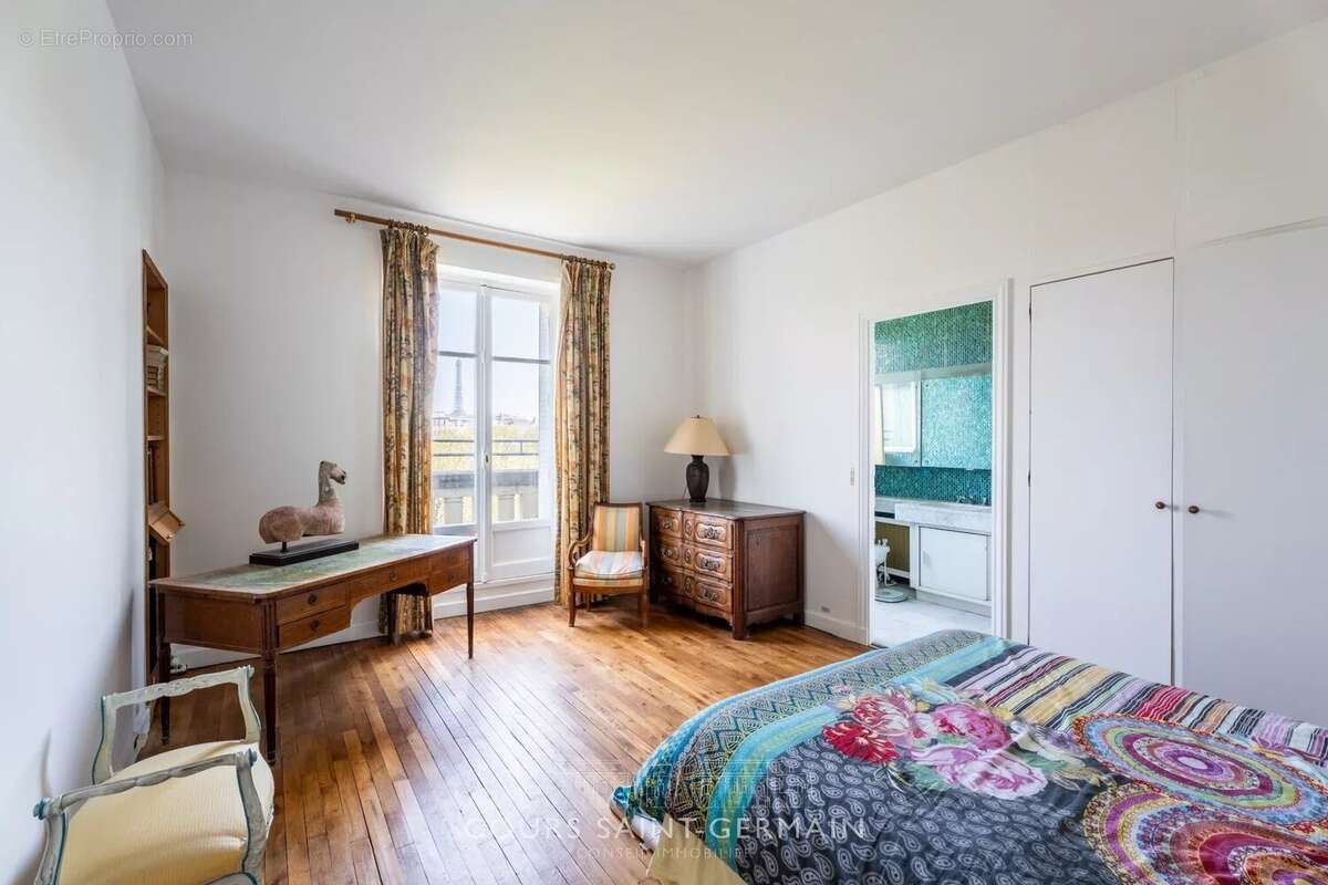 Appartement à PARIS-16E