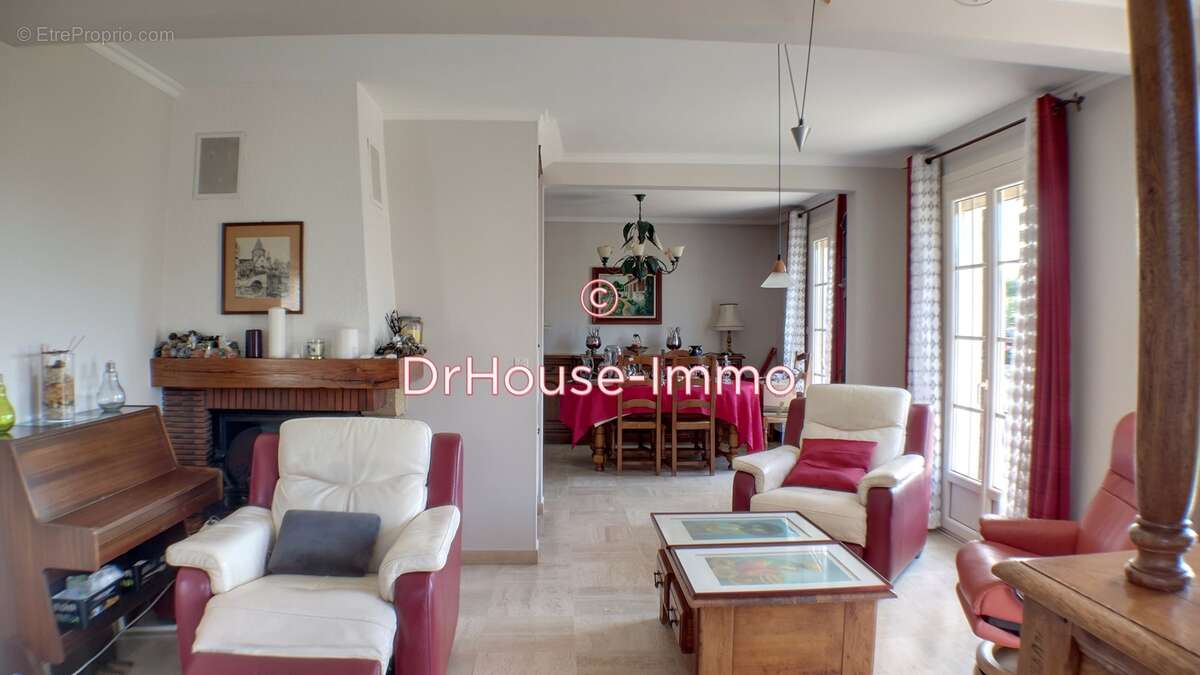 Maison à CONCHES-SUR-GONDOIRE