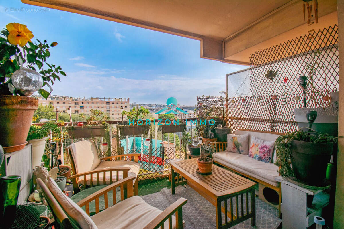 Appartement à SAINT-LAURENT-DU-VAR