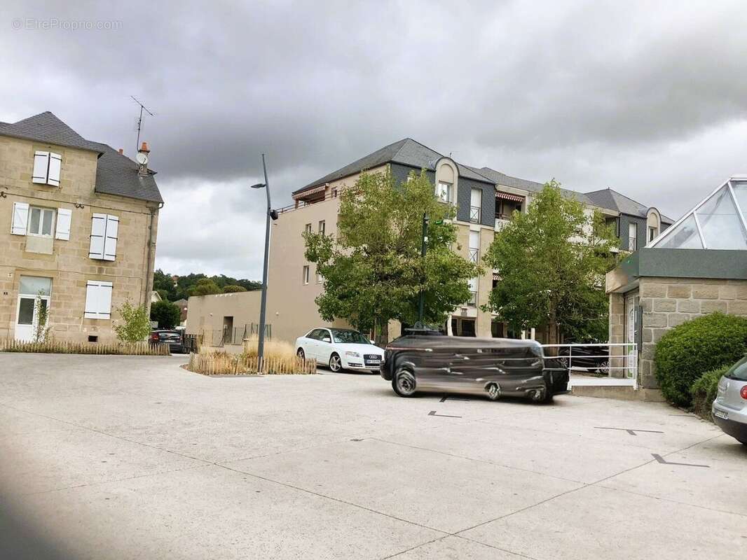 Local Commercial Plein Centre d Ville Malemort 295m2 Parking - photo 7