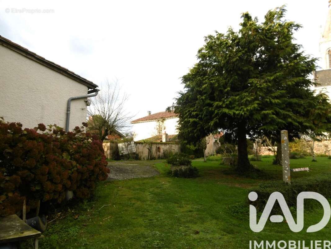 Photo 4 - Maison à ADRIERS