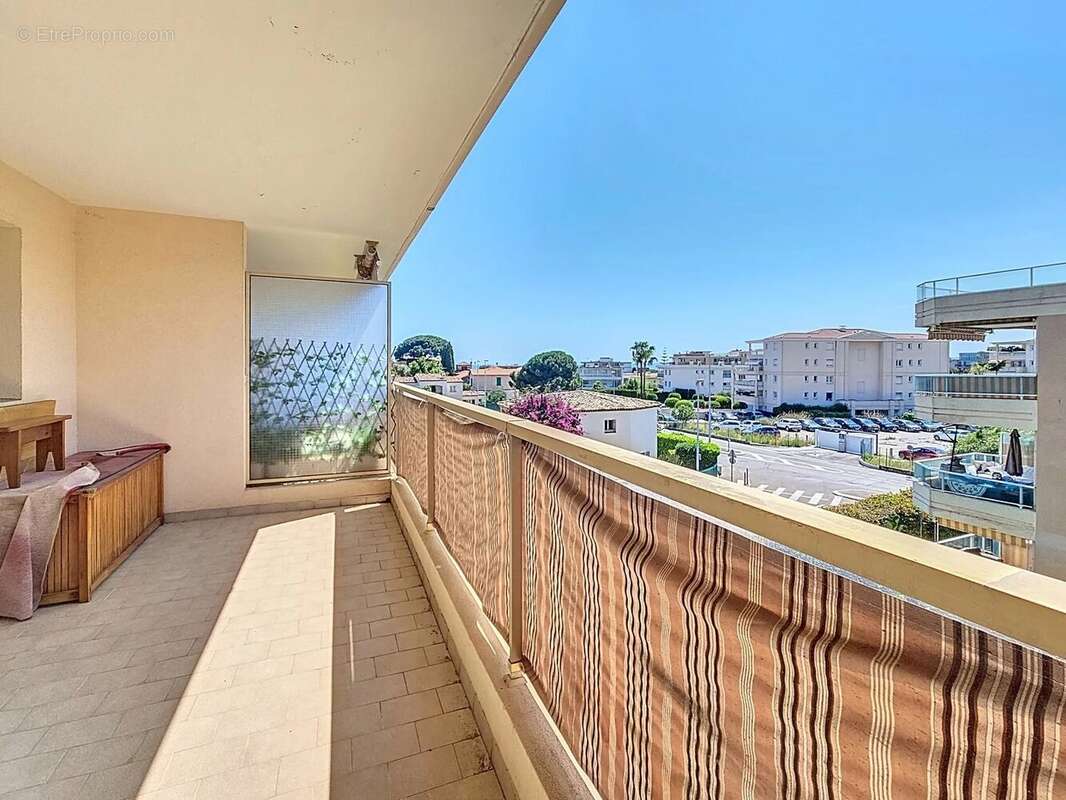 Appartement à SAINT-LAURENT-DU-VAR