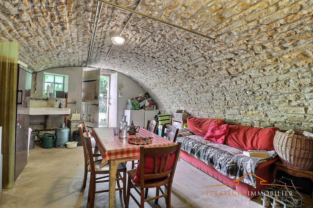 Village typique proche buxy, axe chalon sur saone -le creusot, à 15 mm de la gare tgv, à 5 mn de la voie rapide - photo 17