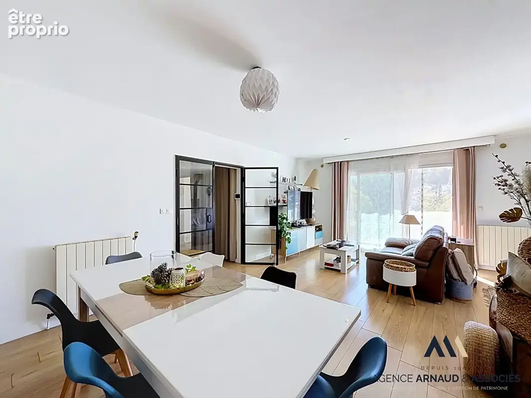 Propriété avec vue dégagée sur un terrain en restanques avec piscine et 2 logements indépendants - photo 5