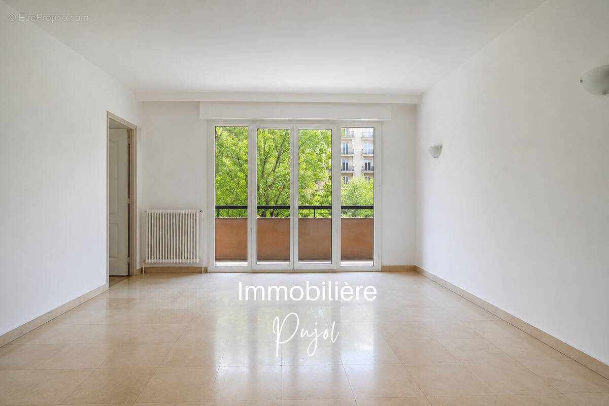 Appartement à MARSEILLE-5E