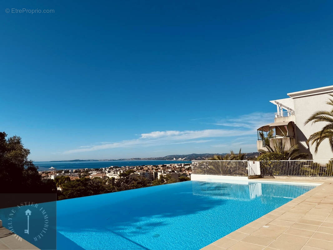 Appartement à SAINT-LAURENT-DU-VAR