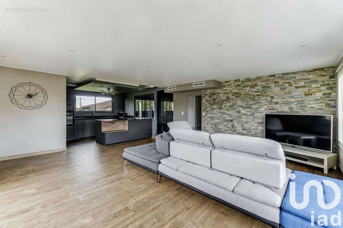 Photo 2 - Maison à SAINTE-FOY-DE-PEYROLIERES