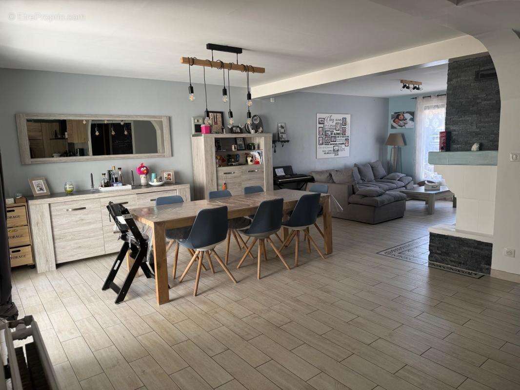 Maison à SAINT-ROGATIEN