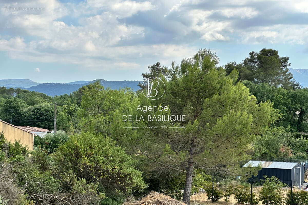 Maison 115 m² à Saint-Maximin-La-Sainte-Baume  - photo 3