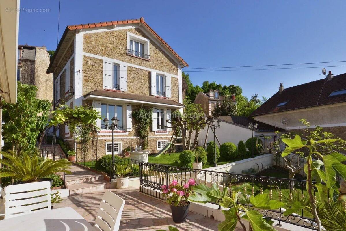 Maison à VILLENEUVE-SAINT-GEORGES