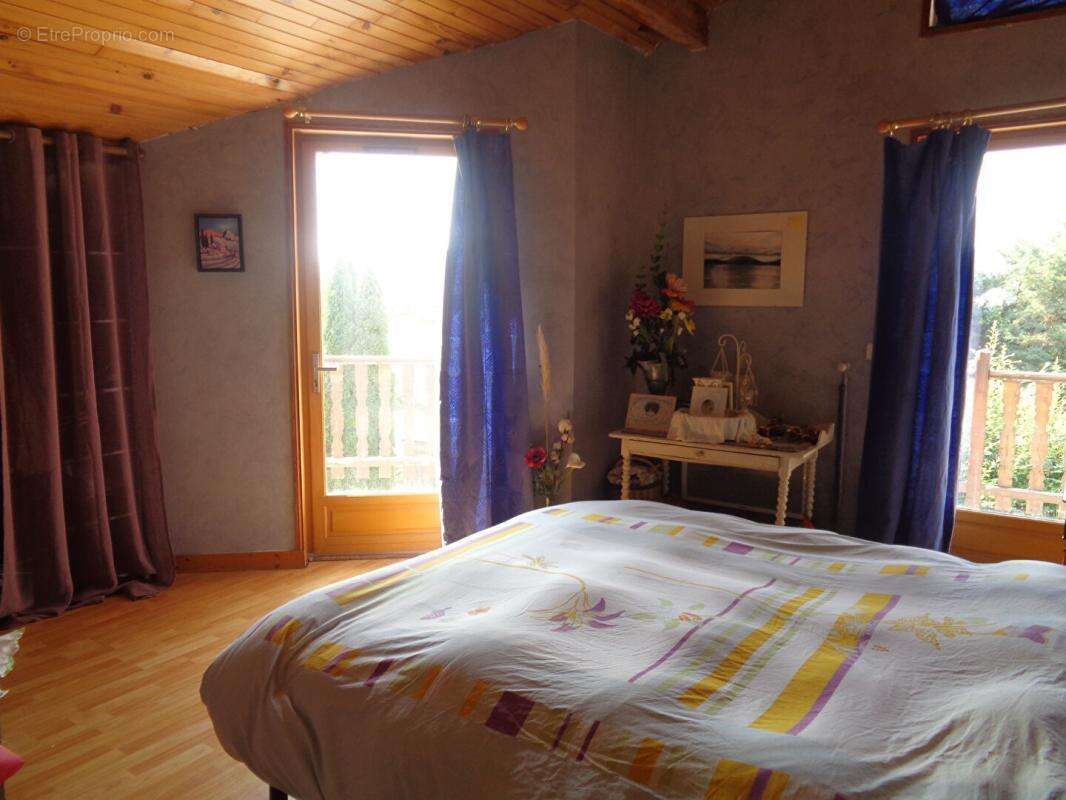 Coubon(43), maison de 240 m2 habitables, 4 chambres sur 1440 m2 de terrain - photo 11