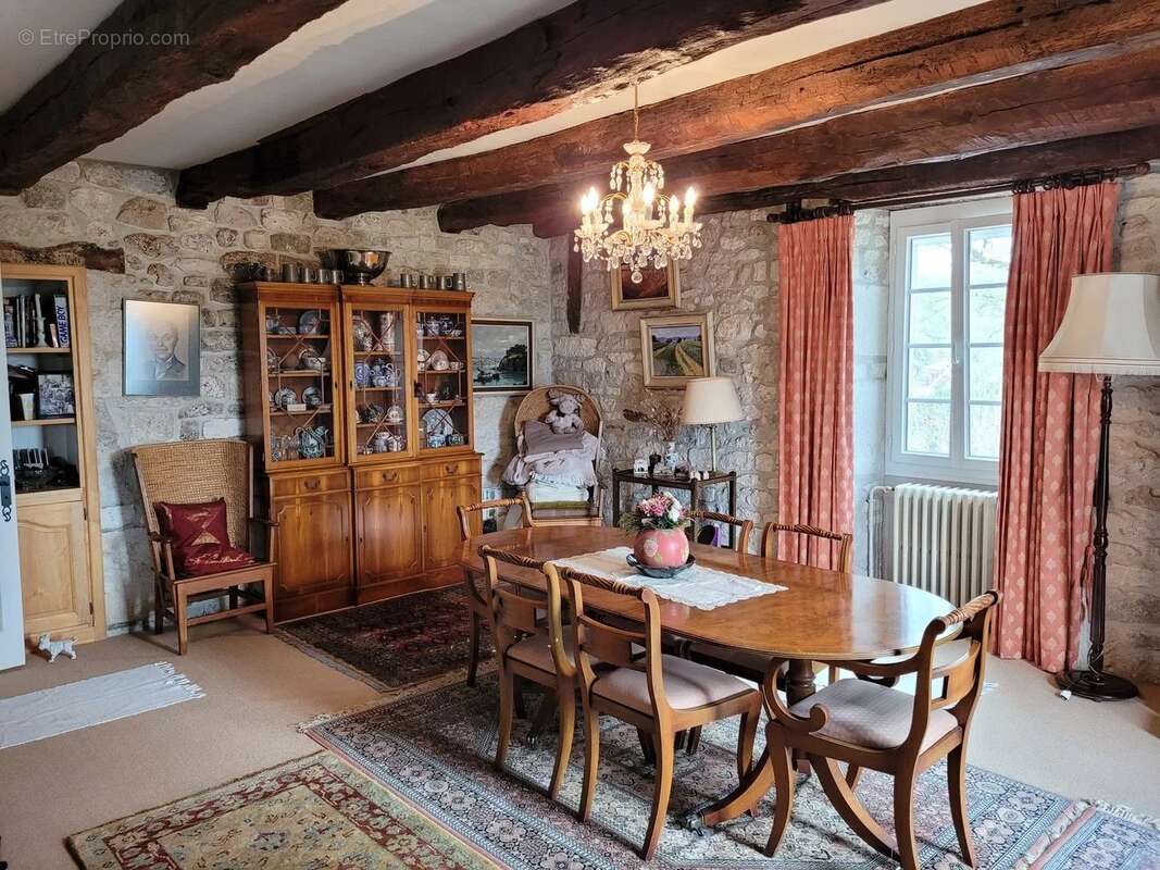 Maison à MONTAIGU-DE-QUERCY
