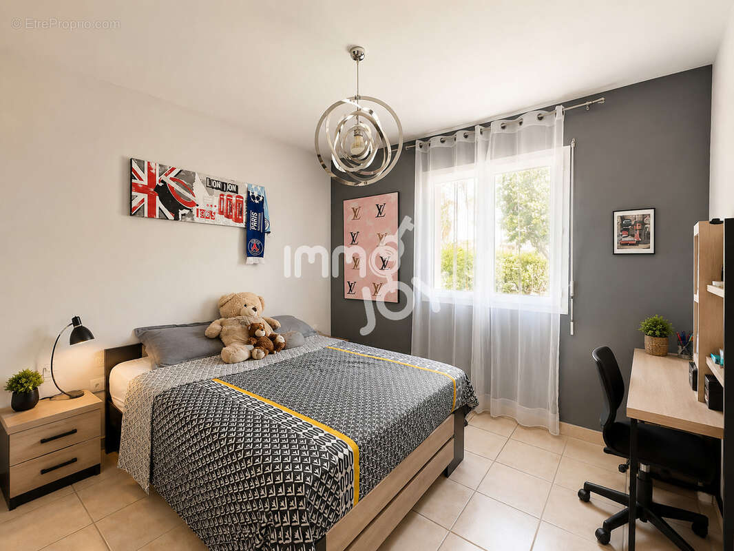 Maison contemporaine de 130 m2 avec piscine et terrain de plus de 900 m2 - photo 4