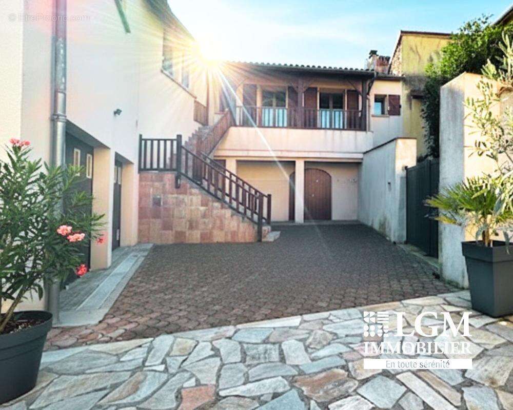 Maison à LE BREUIL-SUR-COUZE