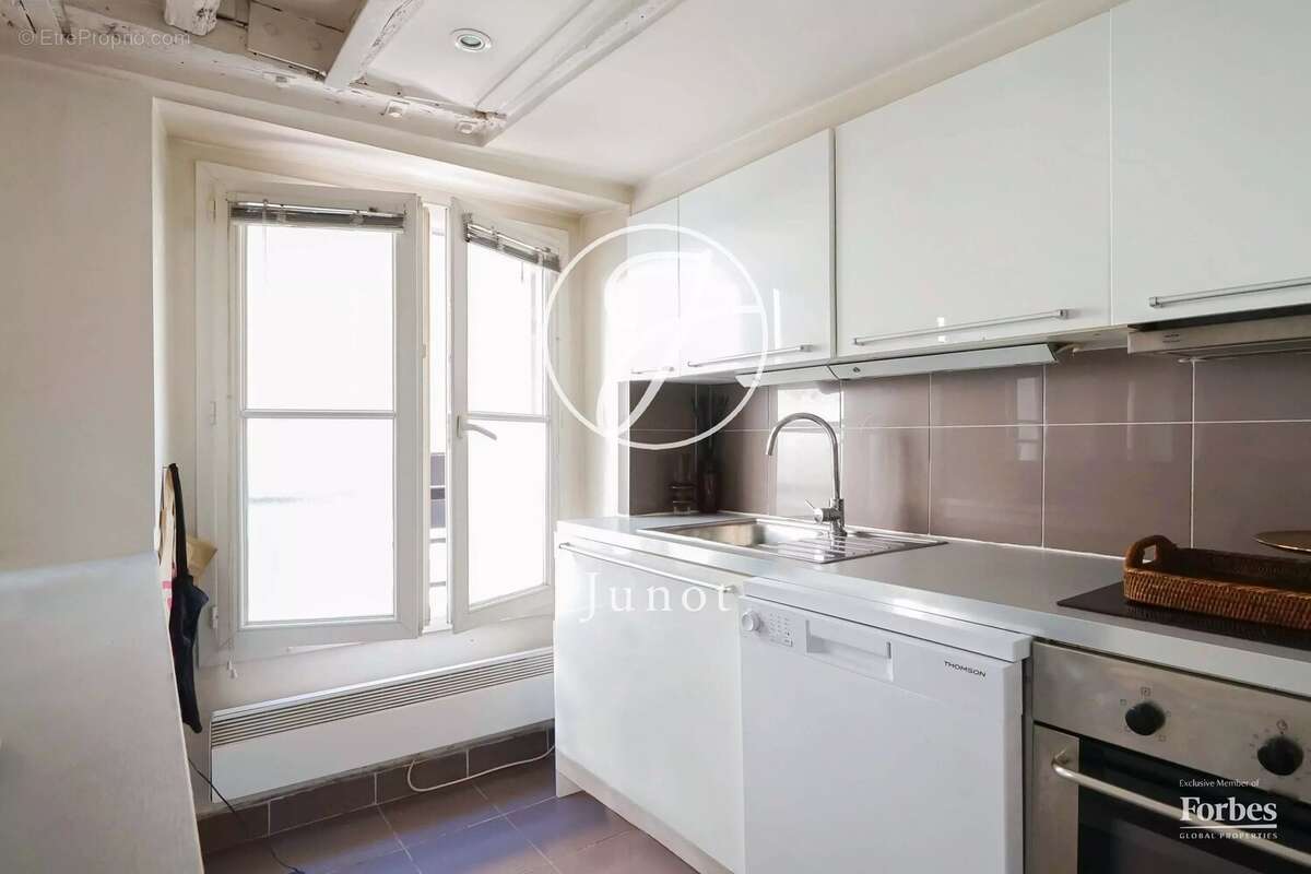 Appartement à PARIS-3E