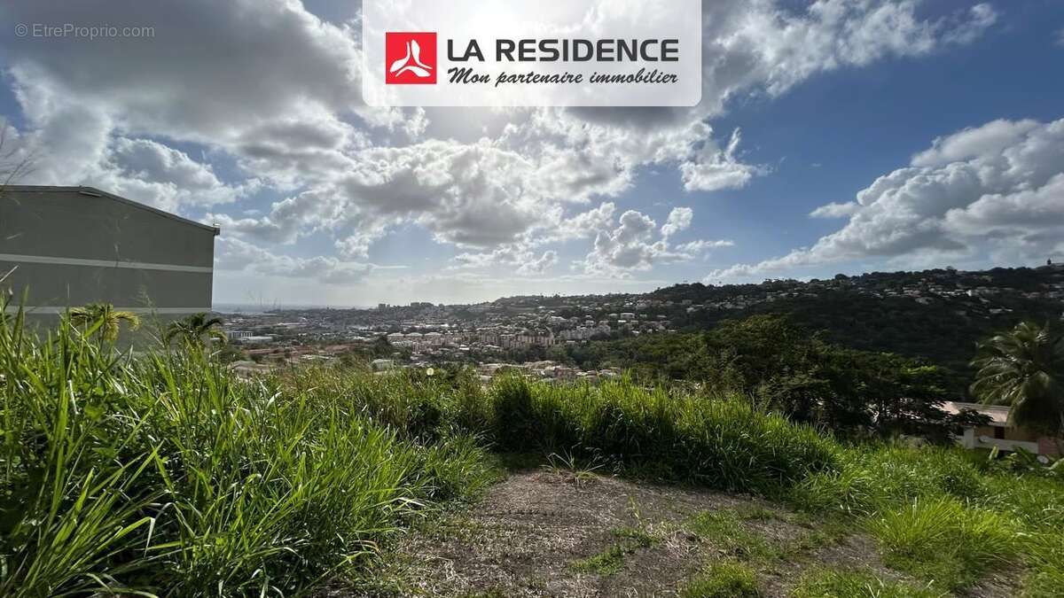 Terrain à FORT-DE-FRANCE