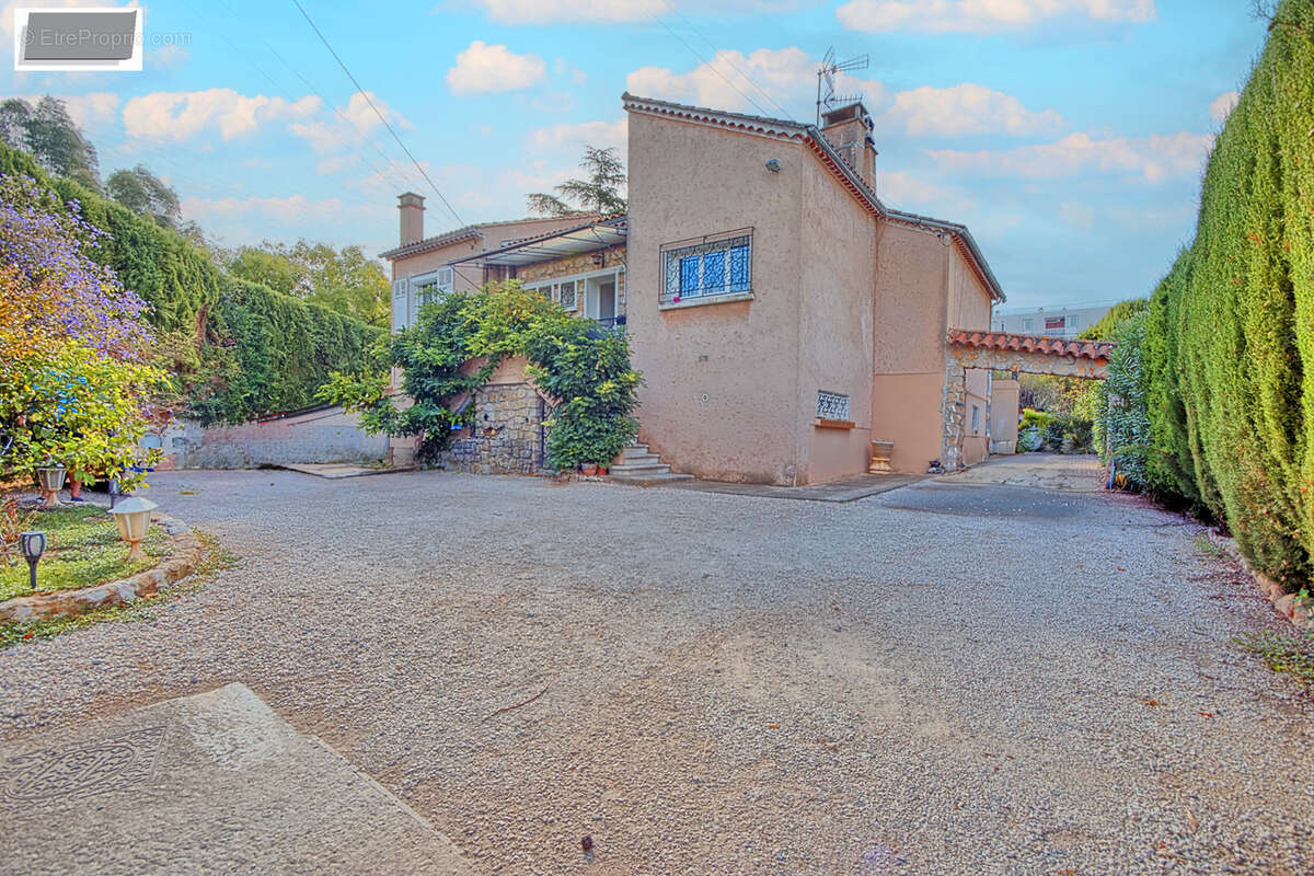 Maison à LA VALETTE-DU-VAR