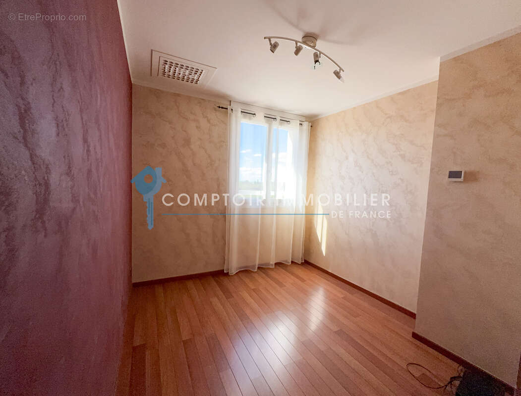 MARIGNANE   Une maison avec beaucoup de potentiel et confort, piscine, T2 indépendant et art de vivre se renco - photo 7