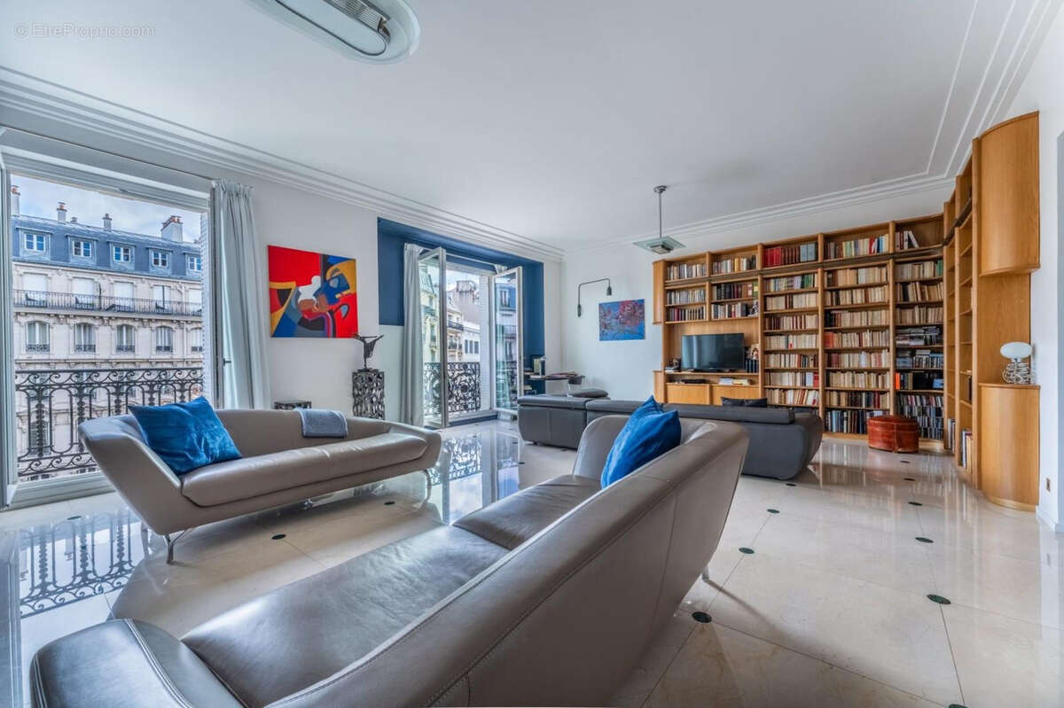 Appartement à PARIS-17E