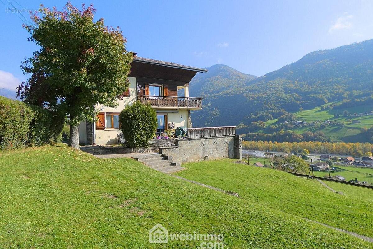 En exclusivité à Marthod, un appartement T4 en rez de jardin avec un garage et une cave - Appartement à MARTHOD