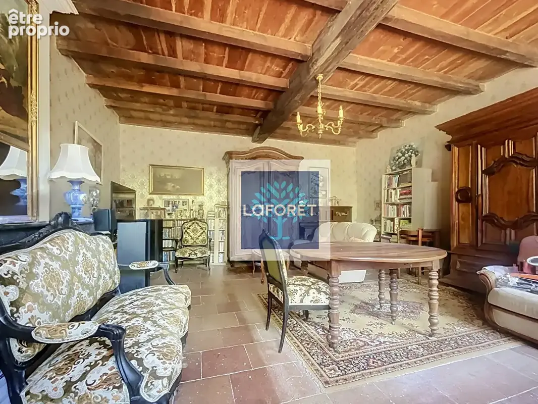 Maison de caractère avec beau potentiel et grands volumes - photo 3