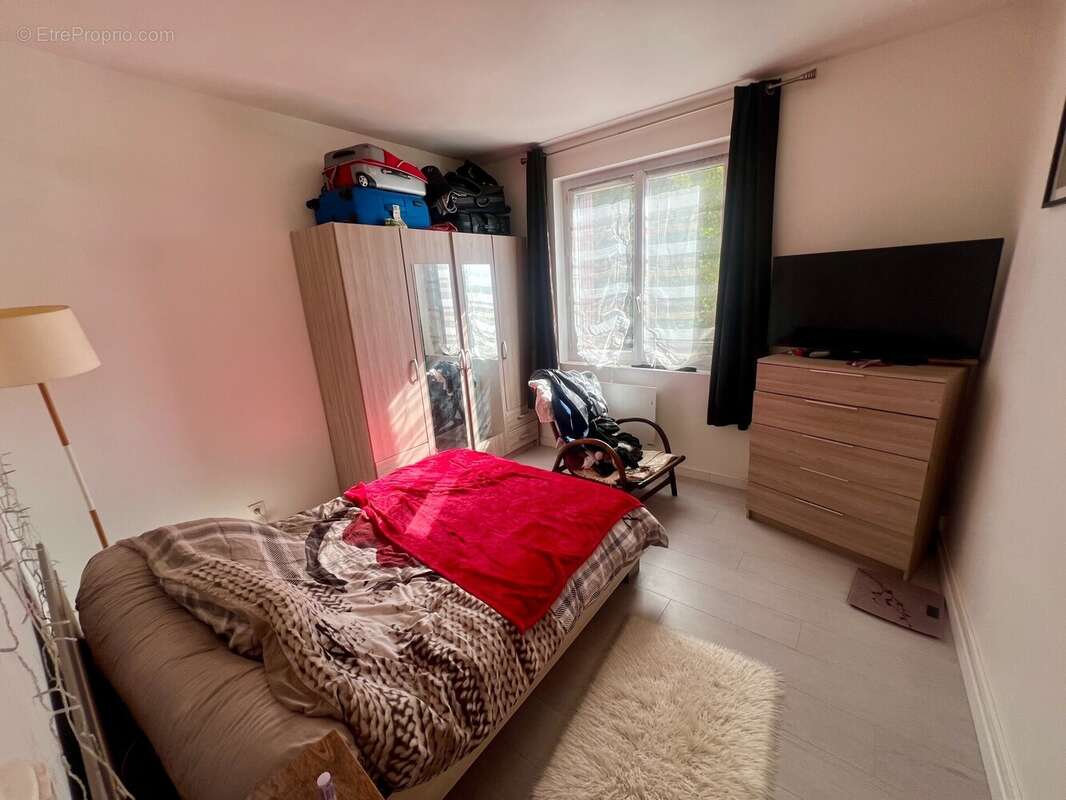 Appartement à SAINT-MAURICE-MONTCOURONNE