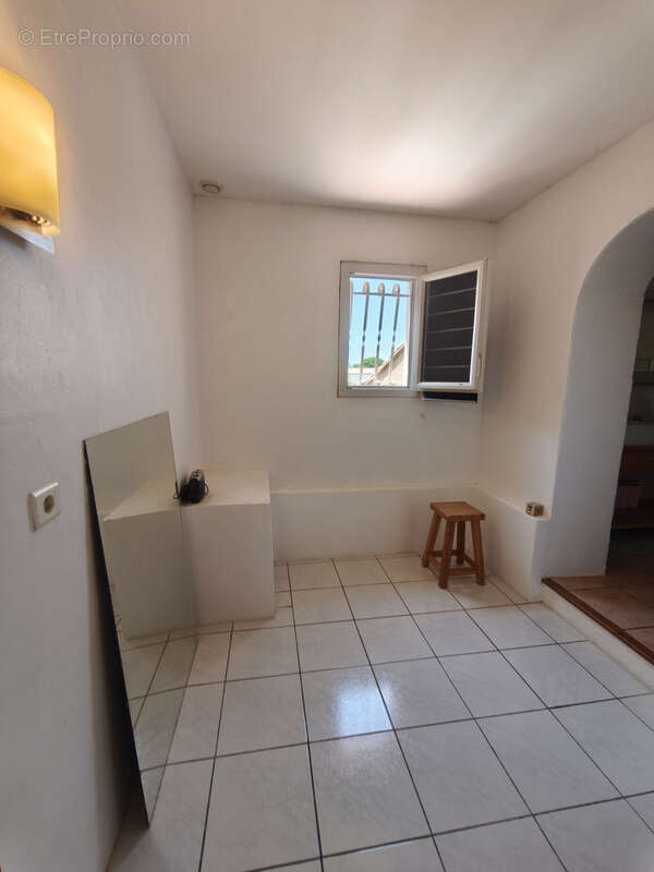 Maison à MOUSSAN