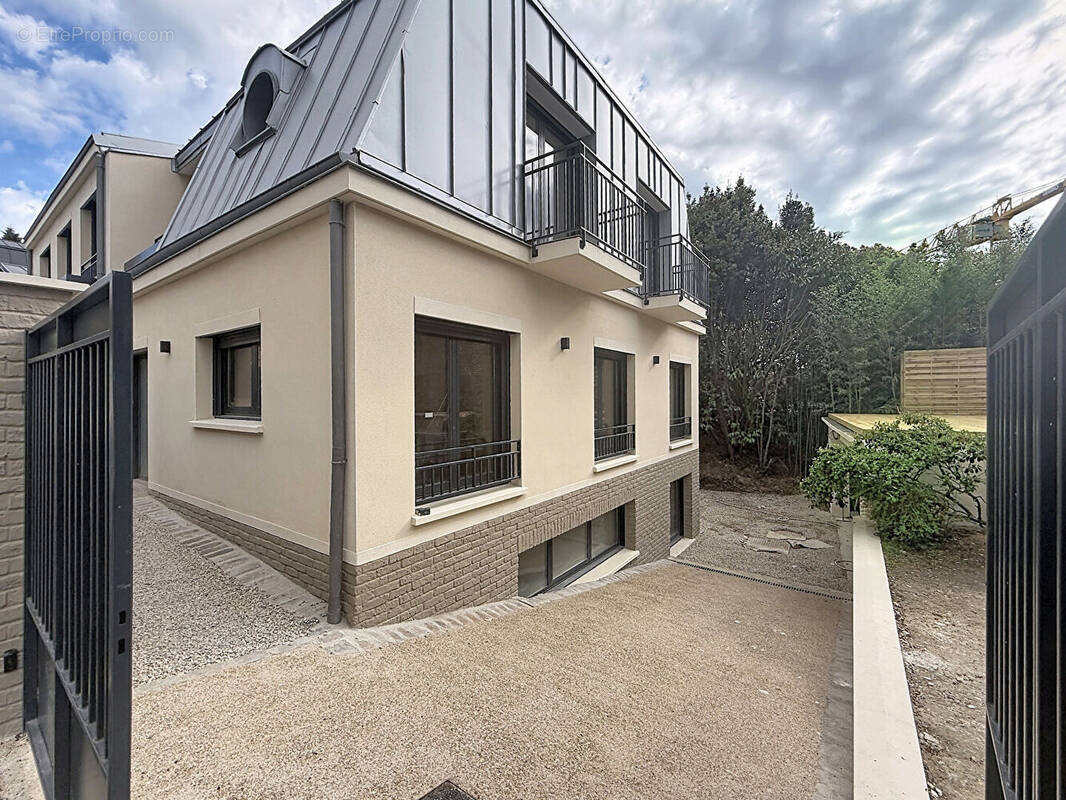 Maison à SURESNES