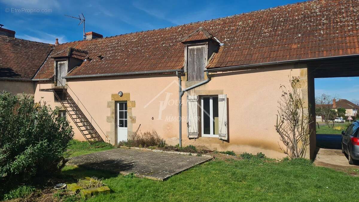 Maison à AGONGES