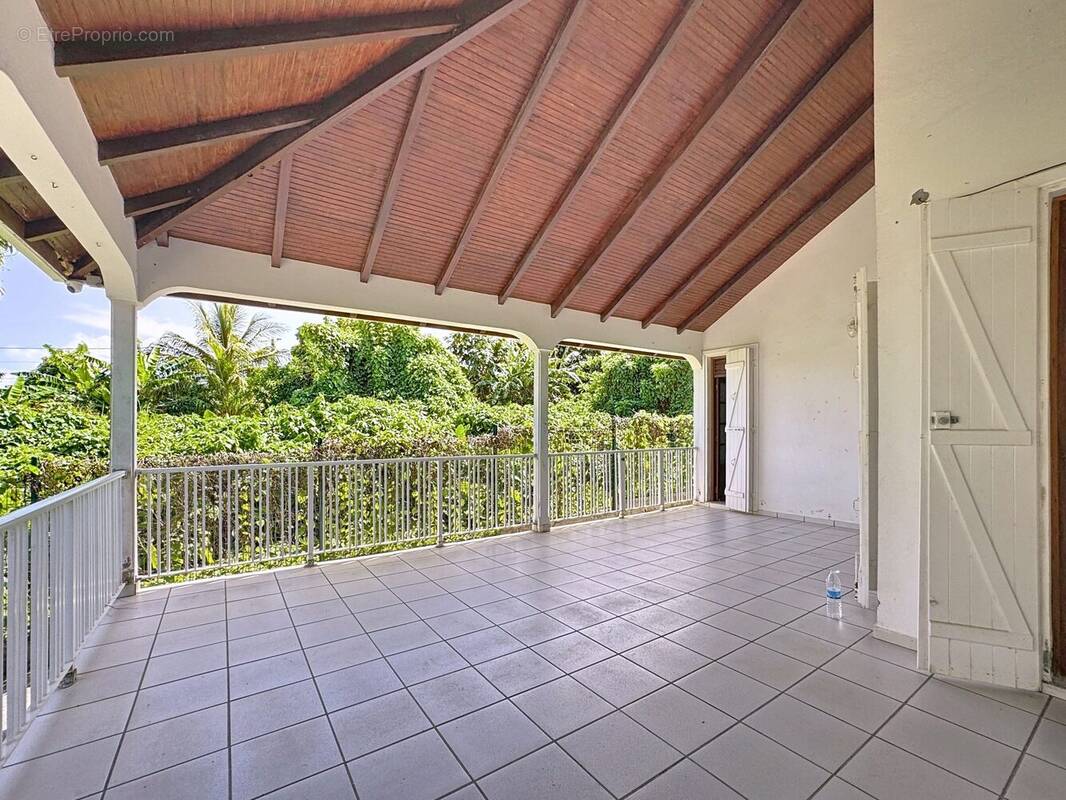 Maison à CAPESTERRE-BELLE-EAU