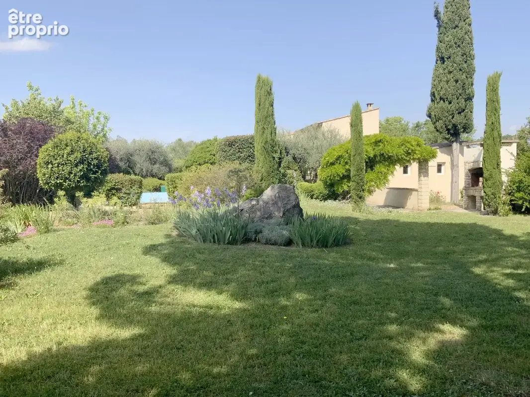 Charmante maison avec terrain arboré et piscine  à Uzès. - photo 1