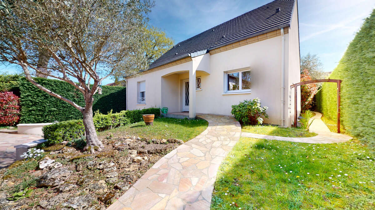 Maison à SAINTE-GENEVIEVE-DES-BOIS