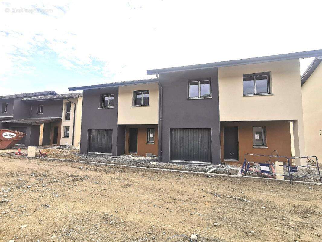 Maison à BELLEGARDE-SUR-VALSERINE