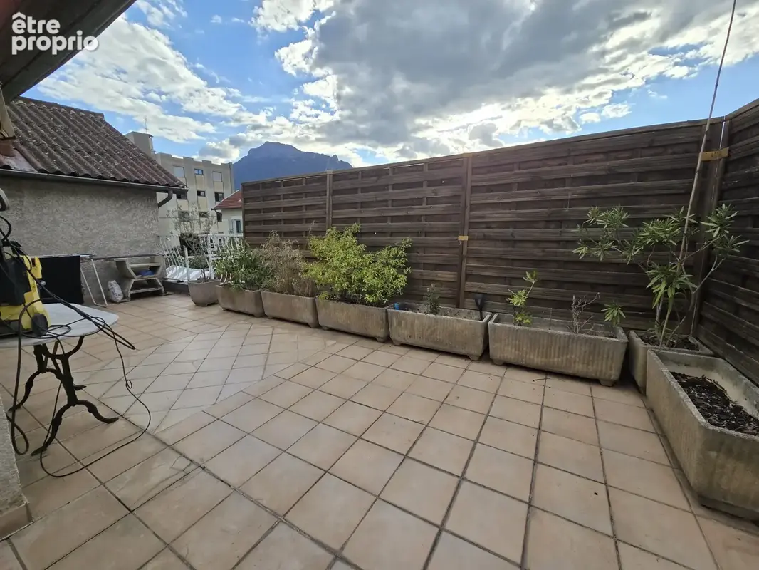 FONTAINE - Secteur Drac Exclusivite - Maison + Studio + annexes - photo 2