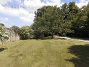 Terrain à SAINT-ROMAIN-DE-BENET