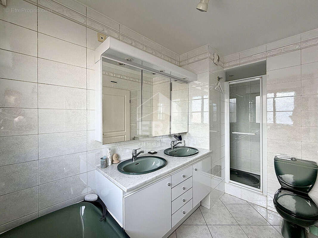Appartement à LEVALLOIS-PERRET