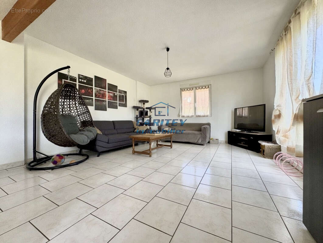 Maison mitoyenne, semi plain-pied de 130 m2 habitable avec 5 Chambres, sur 851m2 de Terrain à LURE - photo 3
