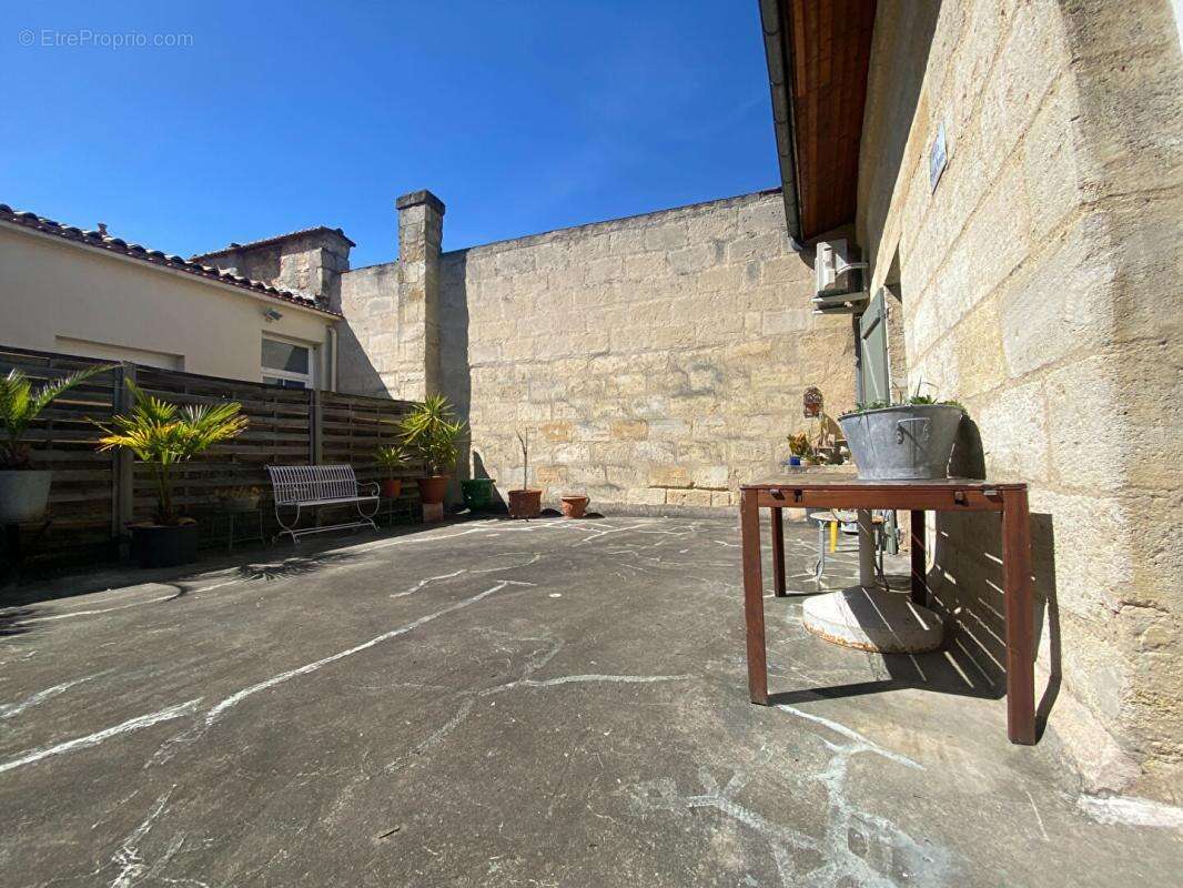 Grand appartement 2 chambres, 3 possibles, avec grande terrasse, grand entrepôt de 134m² qui peut être utilisé en grand garage e - photo 13