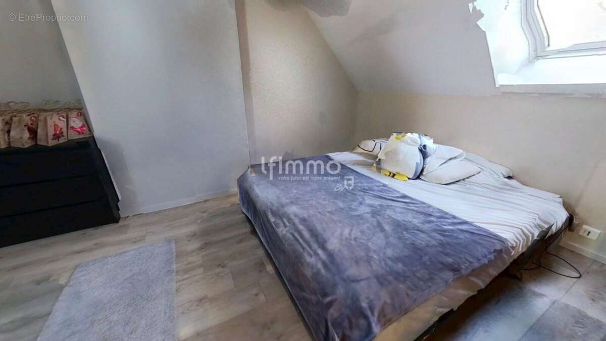 Maison à VAUX-LE-PENIL